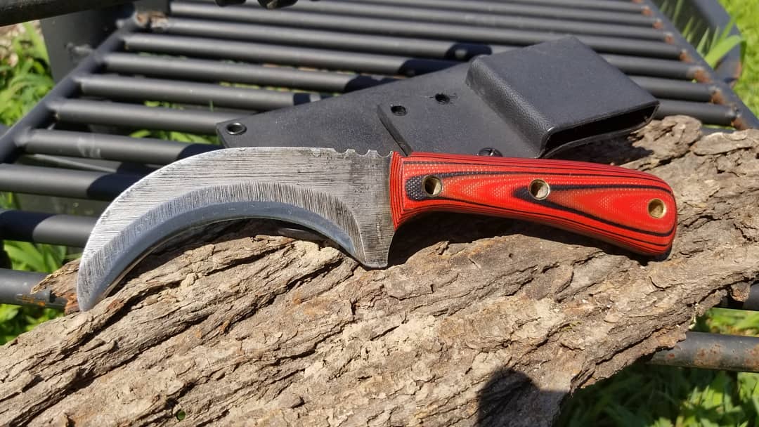 The Lineman is a fixed-blade hook/hawkbill knife, designed with the lineman in mind. The edge geometry is specifically designed for stripping the sheathing and insulation off wire without damaging the copper itself. It is not a thin, sharp edge like a Karambit, but rather a purpose driven tool for lineman electricians