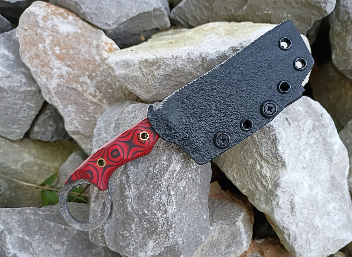 Warthawg - In Stock (red/black G10)